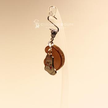 Kettenanhänger WeihnachtenNikolausstrumpf auf Holzscheibe